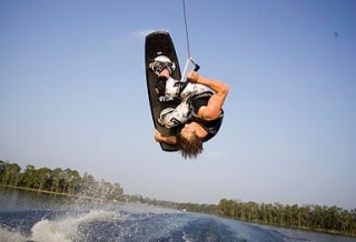  Course wakeboard with center